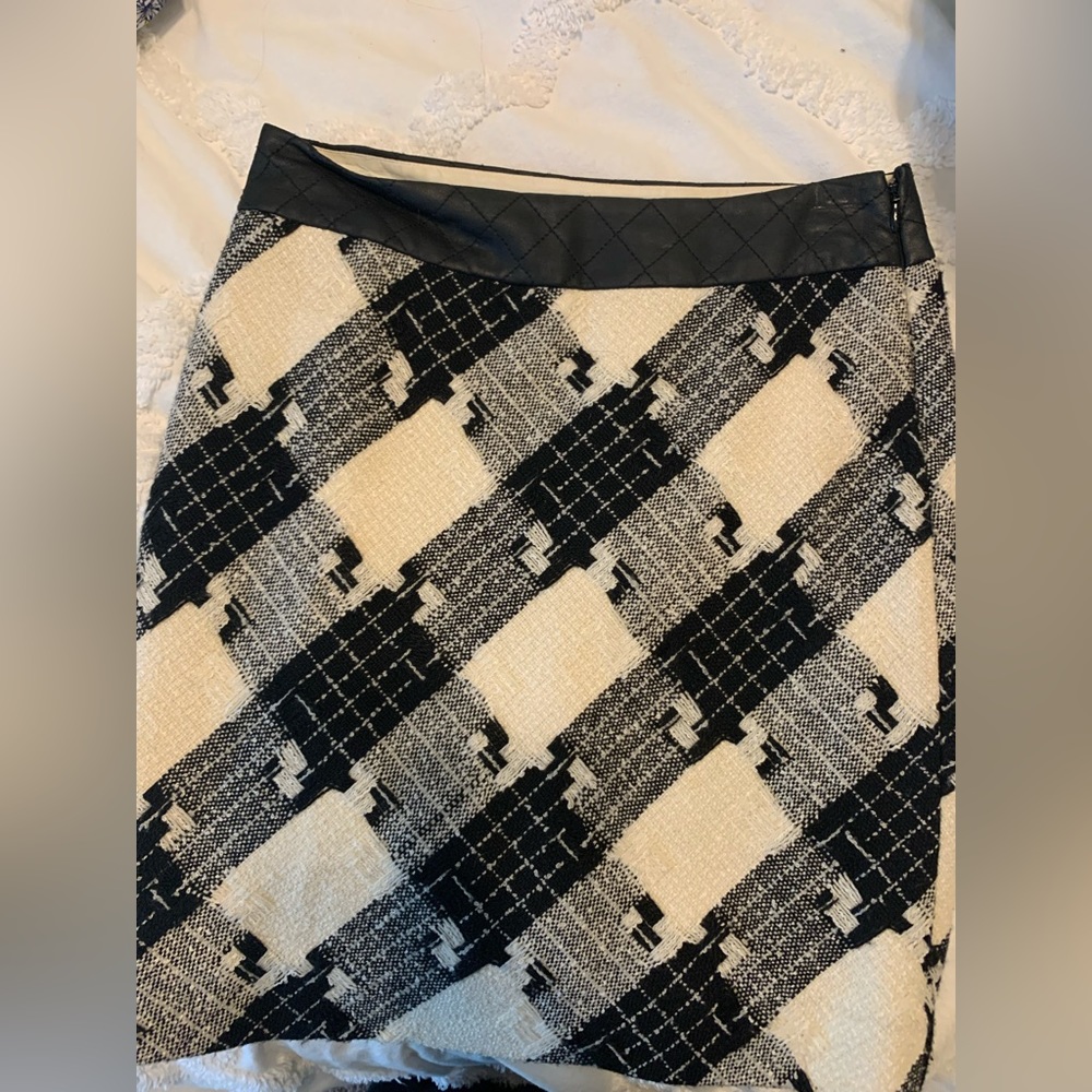 White House Black Market Business Pencil Skirt Black and White 0